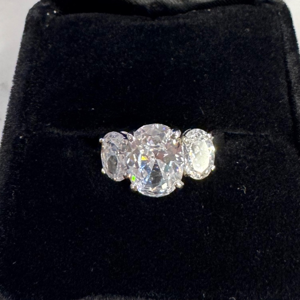 Stunning LARGE 3 stone cubic zirconia ring marked 925 silver MJI. Size 6 1/2
